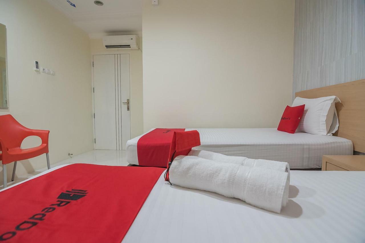 Reddoorz Near Mt Haryono Semarang Ξενοδοχείο Εξωτερικό φωτογραφία